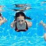 Suka Berenang? Hati-hati Bahaya Klorin Terhadap Kulit