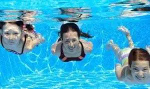 Suka Berenang? Hati-hati Bahaya Klorin Terhadap Kulit