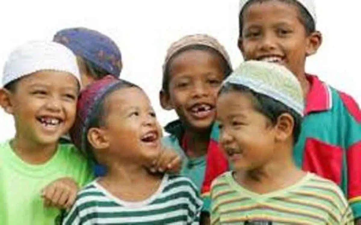 Umat Islam, Ini 6 Keutamaan Memuliakan Anak Yatim