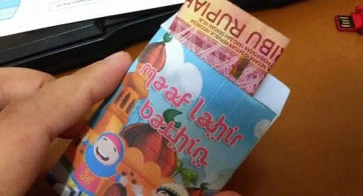 6 Zodiak yang Royal Bagikan Angpao Lebaran