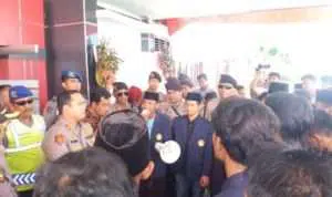 Jiwanya Terancam Aksi Begal, Mahasiswa UTM 'Geruduk' Polres Bangkalan