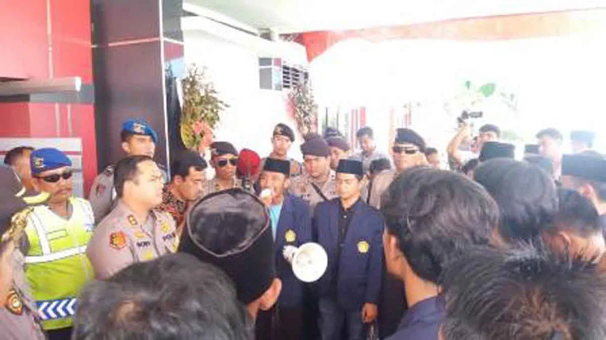 Jiwanya Terancam Aksi Begal, Mahasiswa UTM 'Geruduk' Polres Bangkalan
