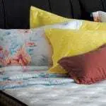 Jauhkan 5 Benda Ini dari Bantal Jika Ingin Tidur Nyenyak