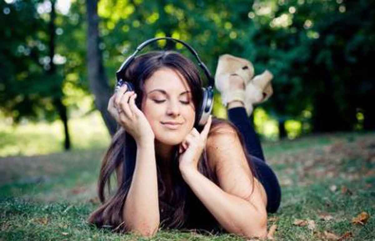 Benarkah Dengarkan Musik Sedih Bisa Obati Depresi? Ini Jawaban Para Ilmuwan