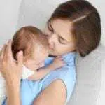 Bunda, Ini 5 Cara Tenangkan Bayi Usai Disuntik