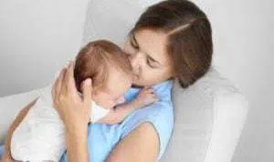 Bunda, Ini 5 Cara Tenangkan Bayi Usai Disuntik