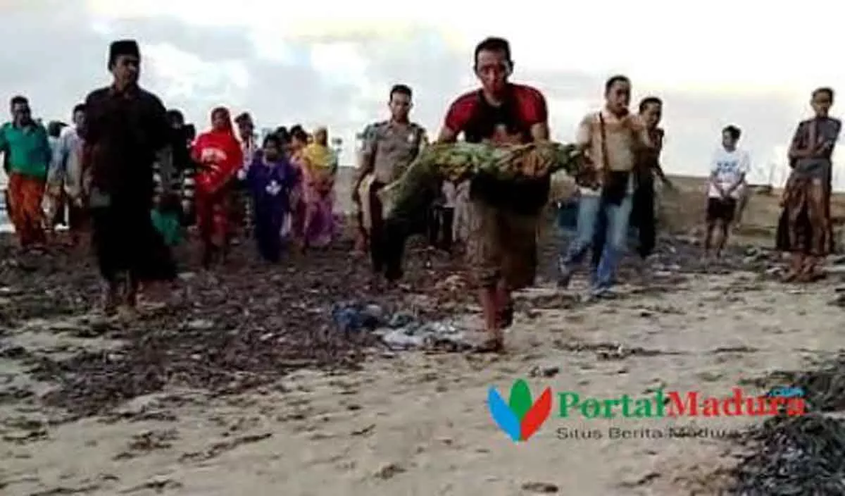 Begini Cara Mengecek Korban Perahu Tenggelam di Sumenep