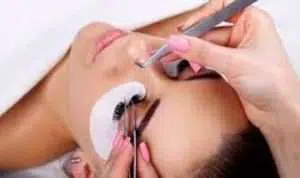 Mau Eyelash Extension Anda Awet? Rawat dengan 3 Cara Ini