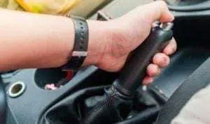 Hati-hati! Ini Risiko Jika Terlalu Lama Pakai Rem Tangan