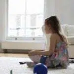 Ini 3 Cara Hadapi Anak yang Cemas Lihat Tayangan Berita