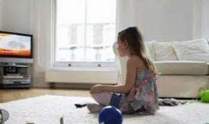 Ini 3 Cara Hadapi Anak yang Cemas Lihat Tayangan Berita
