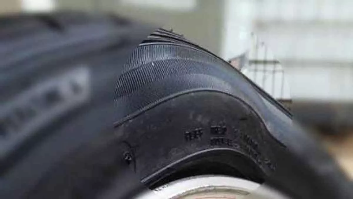 Ini Penyebab Munculnya Benjolan Pada Ban Motor