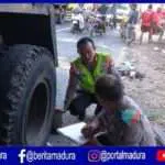 Braak! MPU Tambrak Truk Fuso, Satu Tewas di Madura