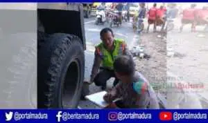 Braak! MPU Tambrak Truk Fuso, Satu Tewas di Madura