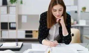 Kenali 6 Zodiak yang Fokus dan Tekun Selesaikan Pekerjaannya