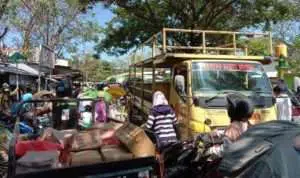 Parkir Liar Bikin Macet, Pamekasan Terapkan Sanksi Mobil Akan Diderek