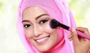 4 Cara Gunakan Makeup Tahan Lama di Hari Lebaran