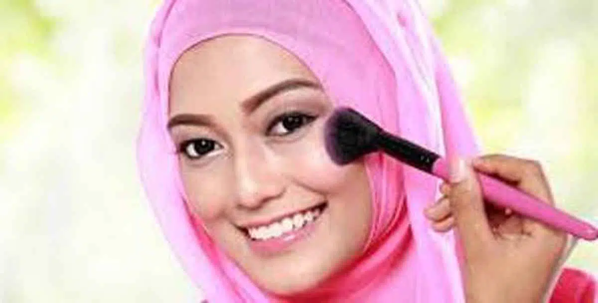 4 Cara Gunakan Makeup Tahan Lama di Hari Lebaran