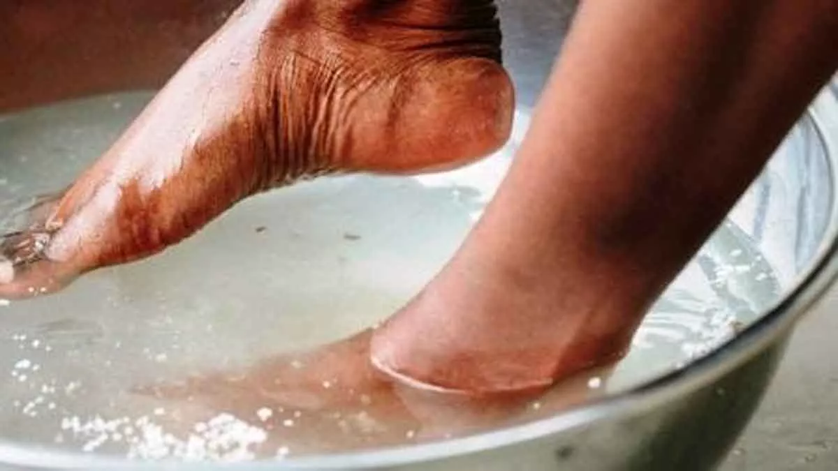 Guys, Ini Tips Mengusir Racun Tubuh Dengan Larutan Rendaman Kaki - Portalmadura.com Merendam Kaki