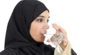 Rutin Minum Air Hangat Ketika Perut Kosong, Ini 5 Manfaatnya bagi Tubuh