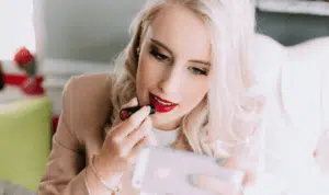 Perhatikan 5 Hal Penting Ini Saat Beli Lipstik