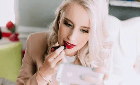 Perhatikan 5 Hal Penting Ini Saat Beli Lipstik