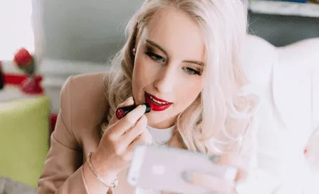 Perhatikan 5 Hal Penting Ini Saat Beli Lipstik
