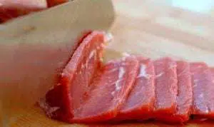 Begini Tips Mudah Mengiris Daging yang Super Tipis