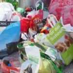 Gunakan Plastik dengan 3 Cara Bijak Ini