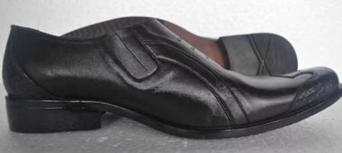 3 Cara Praktis Merawat Sepatu Kulit