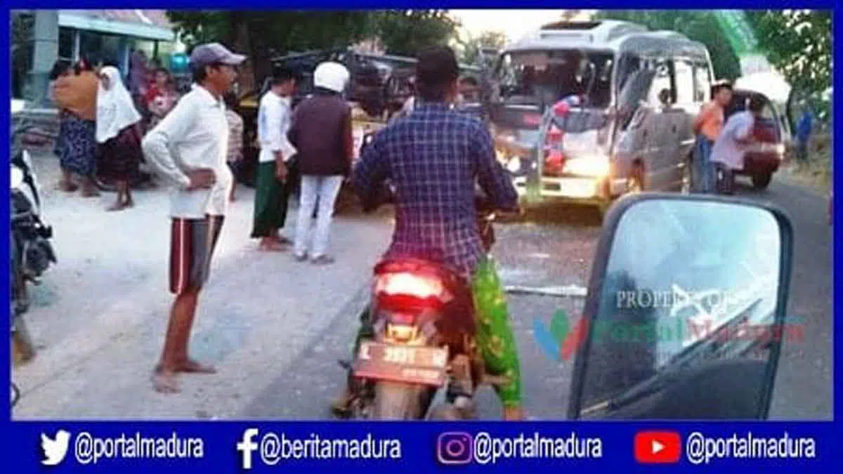 Tak Ada Korban Jiwa, Tabrakan Libatkan Mini Bus Vs Pick Up di Sampang