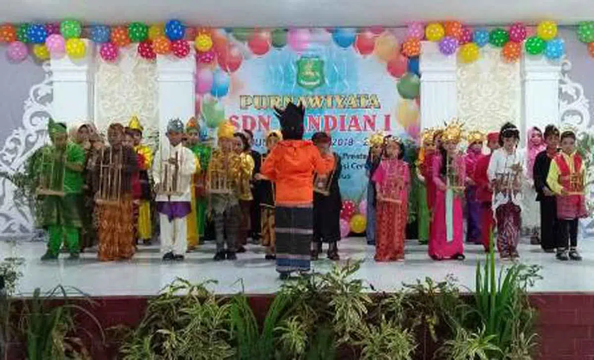 Lulus Seratus Persen, Sdn Pandian 1 Sumenep Gelar Purnawiyata - Portalmadura.com Lulus Seratus Persen, SDN Pandian 1 Sumenep Gelar Purnawiyata
