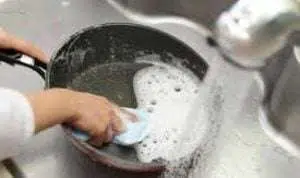 Ini Dia 5 Langkah Hilangkan Noda Minyak di Penggorengan