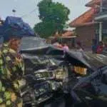 Avanza Kontra Pick Up, Dua Korban Luka Dilarikan ke RSUD Sampang