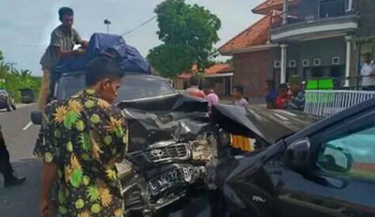 Avanza Kontra Pick Up, Dua Korban Luka Dilarikan ke RSUD Sampang