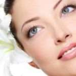 5 Cara Makeup Anti Luntur Meski Berkeringat