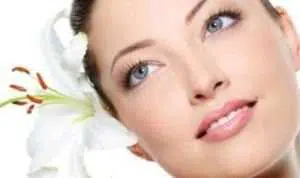 5 Cara Makeup Anti Luntur Meski Berkeringat