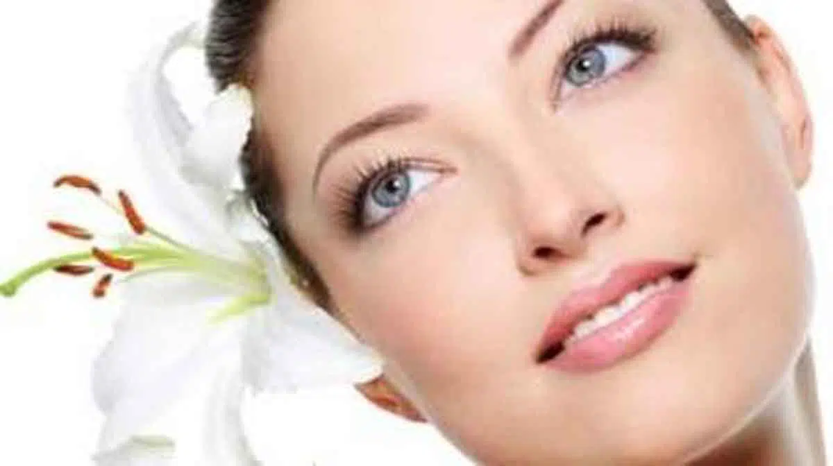 5 Cara Makeup Anti Luntur Meski Berkeringat