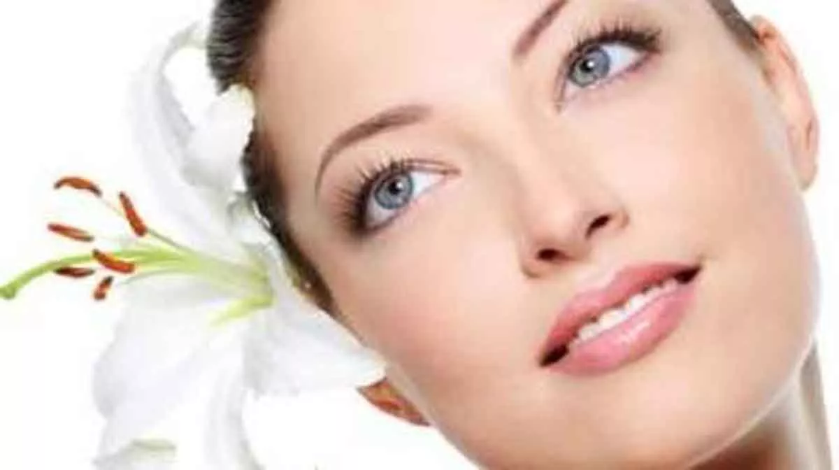 5 Cara Makeup Anti Luntur Meski Berkeringat