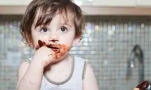 Bolehkah Balita Konsumsi Permen dan Cokelat? Cek Disini