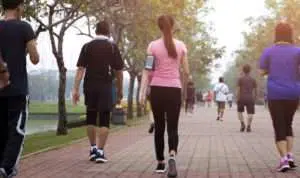4 Tips Olahraga Jalan Kaki untuk Membakar Lemak