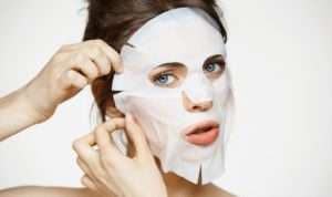 3 Efek Samping Sering Pakai Sheet Mask Mengandung Steroid