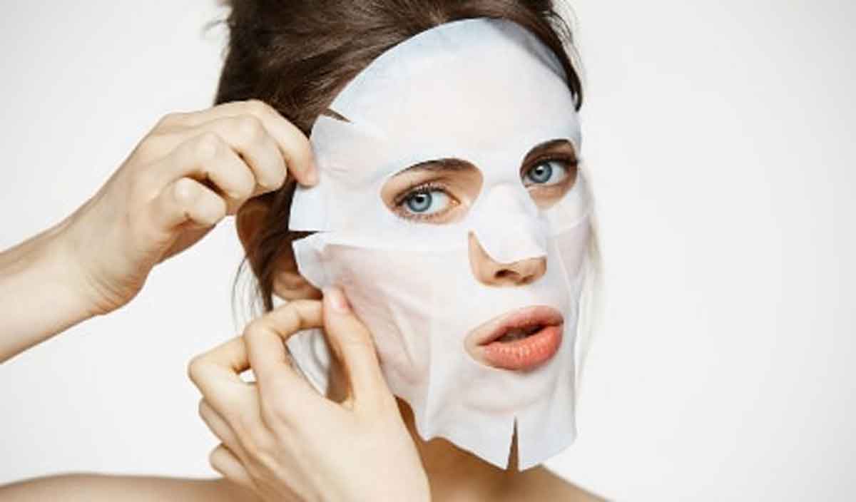 3 Efek Samping Sering Pakai Sheet Mask Mengandung Steroid