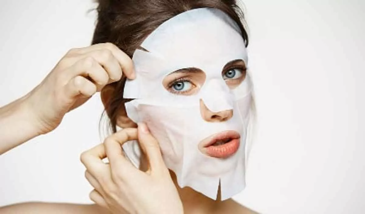 3 Efek Samping Sering Pakai Sheet Mask Mengandung Steroid