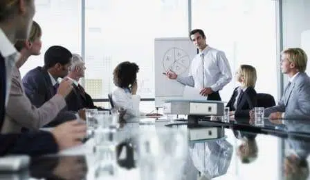 4 Solusi Agar Tak Gugup Saat Hadapi Seminar