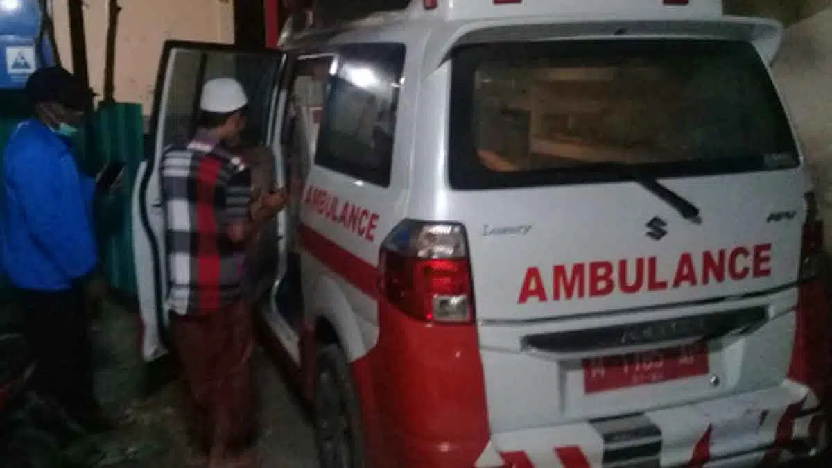 Mayat Wanita di Pantai Camplong Dijemput Keluarga Duka asal Pamekasan