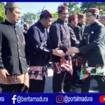 Bakar Semangat, Bupati Pamekasan Ambil Sumpah Pejabat dengan Cara Dijemur