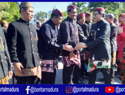 Bakar Semangat, Bupati Pamekasan Ambil Sumpah Pejabat dengan Cara Dijemur