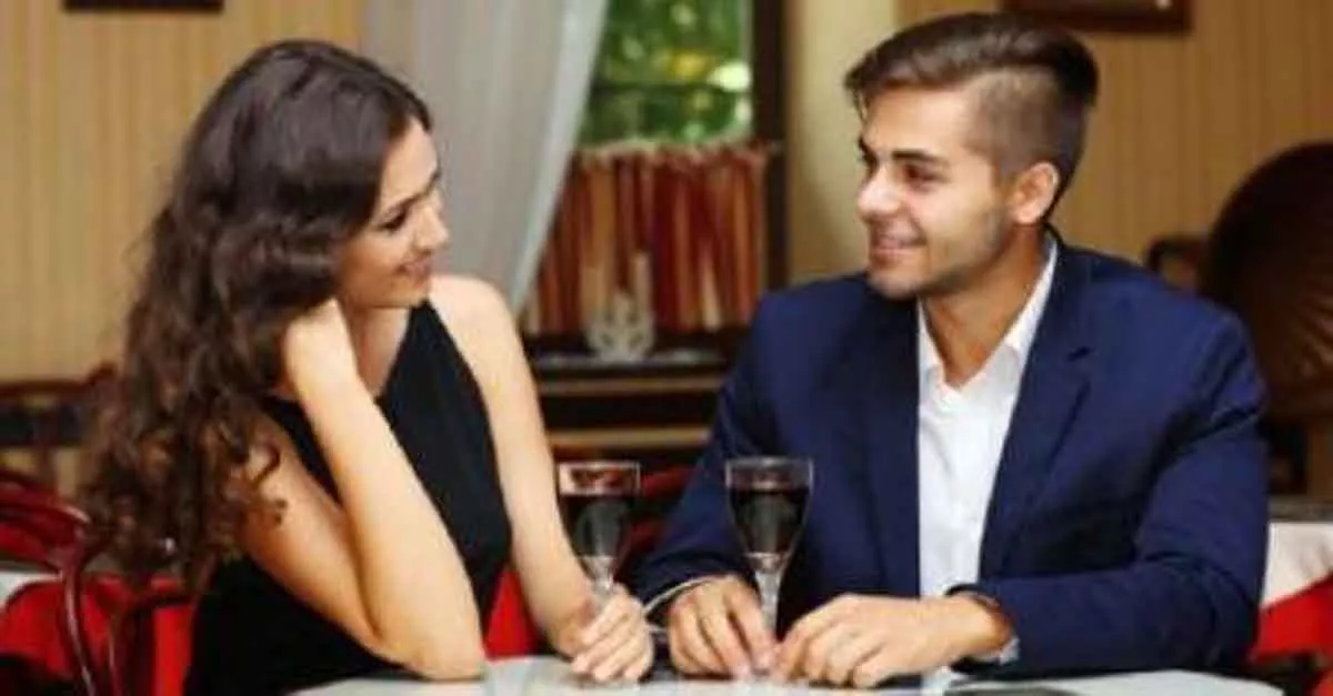 8 Cara Pilih Kostum Saat Kencan Pertama