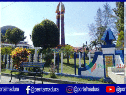 DLH Bersihkan Pagar Besi Taman Monumen Trunojoyo Sampang